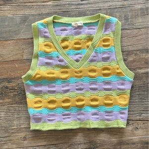 Cropped Knit Vest with Playful Pattern